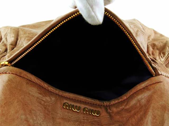 ミュウミュウ 2WAY ショルダーバッグ ハンドバッグ バッグ カデナチャーム付き ギャザー入り レディース 中古の通販は ミュウミュウ 2WAY ショルダーバッグ ハンドバッグ バッグ カデナチャーム付き ギャザー入り レディース 中古の通販は