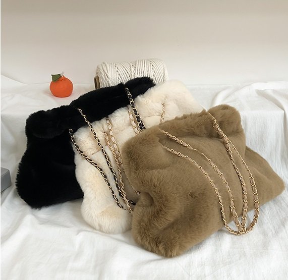 レディース フェイクファー ファーバッグ 全3色 ファスナー 無地 チェーン ハンドバッグ 大人可愛い ママコーデ ママファッション 韓国の通販は 6,480円