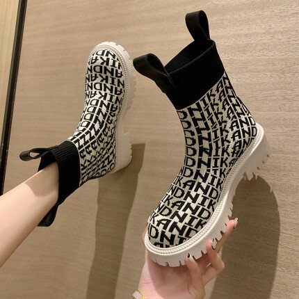 レディース ショートブーツ ショート丈 英字 柔らかソール 2カラー 大人可愛い ママコーデ ママファッション 韓国の通販は