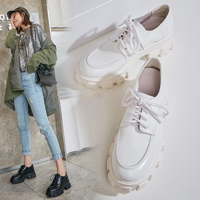 レディース ボリューム 厚底 シューズ レースアップ ブラック ホワイト 大人可愛い ママコーデ ママファッション 韓国の通販は 10,480円