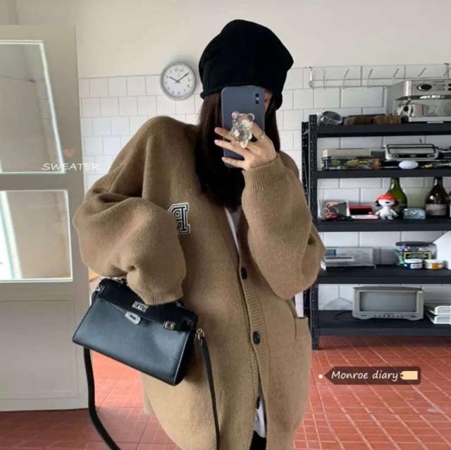 レディース 胸元 Rロゴ 前ボタン カーディガン セーター ニット トップス 韓国 ロングカーディガン ウール 大人可愛い ママコーデの通販は 5,428円