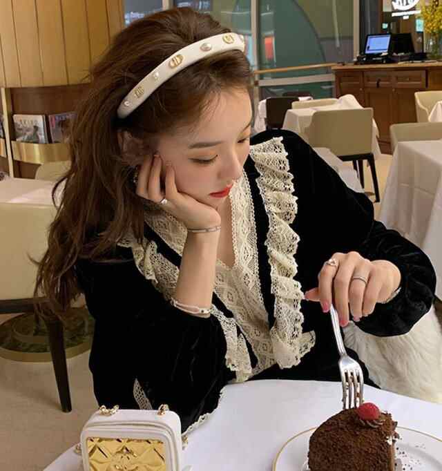 レディース クラシカル ティアード レース ワンピース ベルベット Vネック フリル バイカラー ブラック 大人可愛い ママコーデの通販は