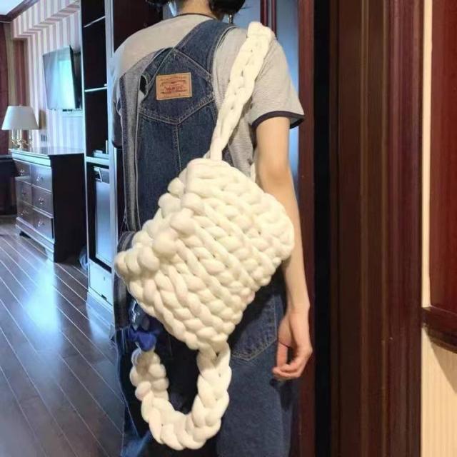 レディース 3color ふわふわ キュート マンドゥバッグ バッグ リュック もこもこ 可愛い カジュアル 手編み風 ハンドメイド カバンの通販は 5,022円