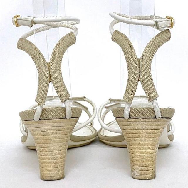 シャネル ストラップ サンダル ホワイト ベージュ ココマーク 23.0cm キャンバス レザー 中古 CHANEL ヒール 5cm以上 ロゴ シンプル ヴィンテージ レア 定番 人気 女性 レディース 高級感 エレガント 上品 お洒落 カジュアル 美脚 脚長 ブランド 本物 鑑定済み