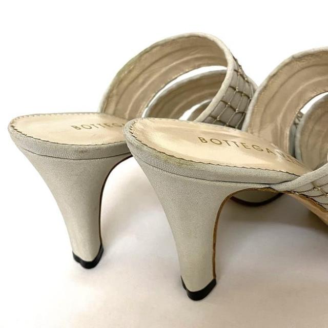 ボッテガ ヴェネタ ミュール サンダル グレー モスグリーン 美品 22.0cm 35 レザー サテン 中古 BOTTEGA VENETA 灰色 9cm ピンヒール ヒール ハイヒール レディース シューズ 靴 網 メッシュ アパレル お洒落 高級感 上品 エレガント 夏 ブランド 本物 鑑定済み