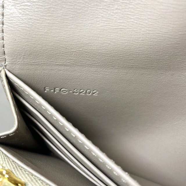 セリーヌ 二つ折り 長財布 ラージフラップ ウォレット ベージュ グレージュ 美品 レザー 中古 CELINE 財布 フラップ ホック シンプル  定｜au PAY マーケット