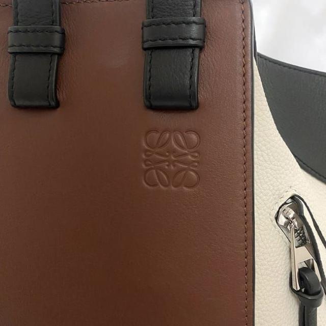 ロエベ ２way バッグ ハンモック スモール ブラウン ブラック ホワイト 387.12PS35 美品 カーフ グレイン レザー 中古 LOEWE ハンドバッグ ショルダーバッグ 茶色 白 黒 定番 人気 レディース お洒落 高級感 上品 カジュアル マチ有 ブランド 本物 鑑定済み