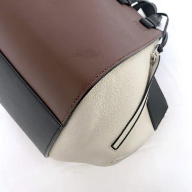 ロエベ ２way バッグ ハンモック スモール ブラウン ブラック ホワイト 387.12PS35 美品 カーフ グレイン レザー 中古 LOEWE ハンドバッグ ショルダーバッグ 茶色 白 黒 定番 人気 レディース お洒落 高級感 上品 カジュアル マチ有 ブランド 本物 鑑定済み