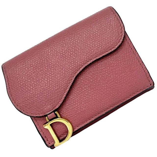 クリスチャン ディオール 三つ折り 財布 ピンク ゴールド サドル 43 MA 0220 美品 ロゴ グレイン レザー 中古 Christian Dior コンパクト ミニ Ｄ金具 ウォレット 定番 人気 シンプル 折り財布 レディース フラップ お洒落 高級感 上品 ブランド 本物 鑑定済み