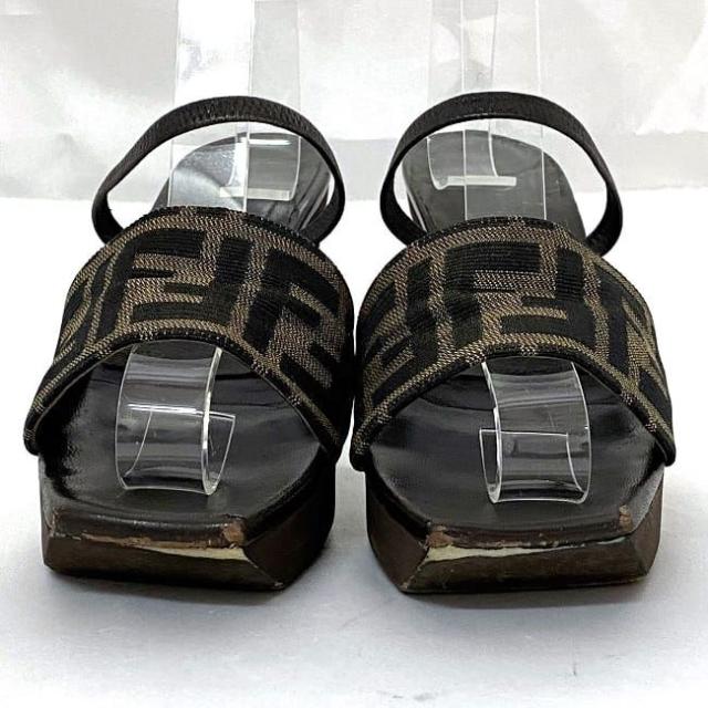 フェンディ サンダル カーキ ブラウン ズッカ ヒール 22.5cm ナイロン レザー 中古 FENDI アパレル レディース FF ロゴ ヴィンテージ レア 通勤 通学 シューズ 靴 女性 レディース 美脚 脚長 革 茶色 シンプル カジュアル お洒落 高級感 ブランド 本物 鑑定済み