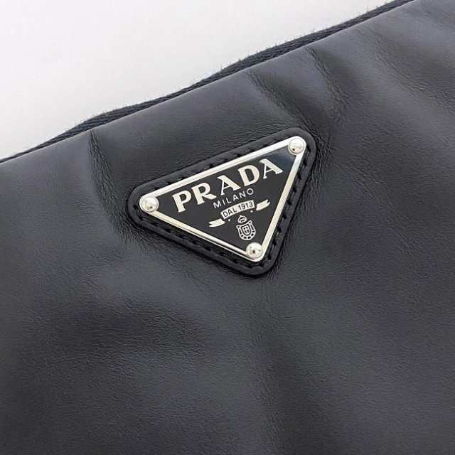 プラダ ポーチ ブラック テスート 美品 三角 メタル ロゴ レザー 中古 PRADA ファスナー ロゴ レア 革