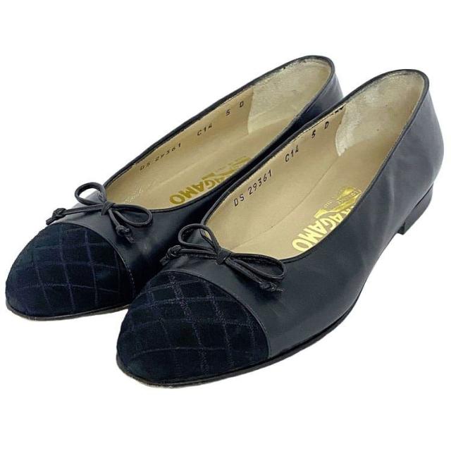 サルヴァトーレ フェラガモ パンプス ブラック 22.5cm 5 ローヒール レザー 中古 Salvatore Ferragamo レディース シューズ リボン キルティング アパレル 定番 人気 女性 通勤 通学 革 本革 シンプル ワンポイント ブランドシューズ ブランド 本物 鑑定済みの通販は 7,800円