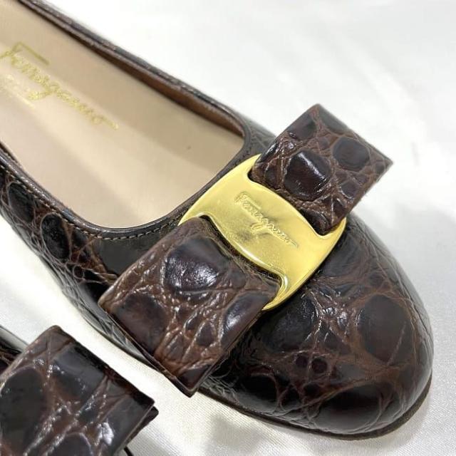 サルヴァトーレ フェラガモ パンプス ブラウン ヴァラ ec-19931 美品 22.5cm 5 レザー クロコ型押し 中古 Salvatore Ferragamo アパレル リボン ヴィンテージ 3cm ヒール 定番 人気 レディース 通勤 通学 革 レトロ シンプル 上品 茶色 ブランド 本物 鑑定済みの通販は サルヴァトーレ フェラガモ パンプス ブラウン ヴァラ ec-19931 美品 22.5cm 5 レザー クロコ型押し 中古 Salvatore Ferragamo アパレル リボン ヴィンテージ 3cm ヒール 定番 人気 レディース 通勤 通学 革 レトロ シンプル 上品 茶色 ブランド 本物 鑑定済みの通販は