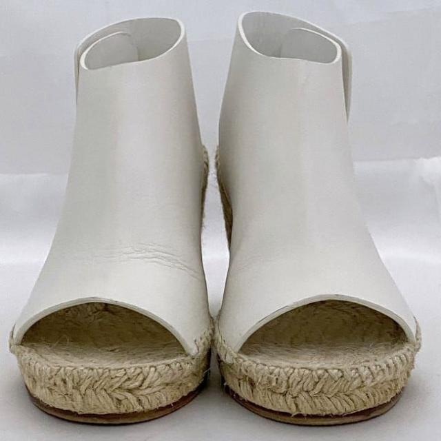 セリーヌ サンダル ウェッジソール ヒール ホワイト 313853 ec-20284 美品 21.0cm レザー 中古 CELINE アパレル エスパドリーユ オープントゥ ブーティー 9cmヒール 定番 人気 白 爽やか 革 脚長 美脚 夏 春 シンプル お洒落 カジュアル ブランド 本物 鑑定済み