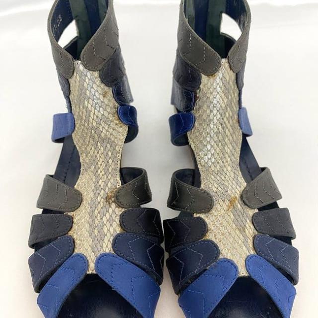 クリスチャン ディオール グルカ サンダル シルバー ブルー ネイビー ec-20571 靴 22.5cm 美品 レザー 中古 Christian Dior アパレル レディース  ヴィンテージ シューズ ぺたんこ 定番 人気 レディース 革 青 紺色 お洒落 カジュアル ブランド 本物 鑑定済み