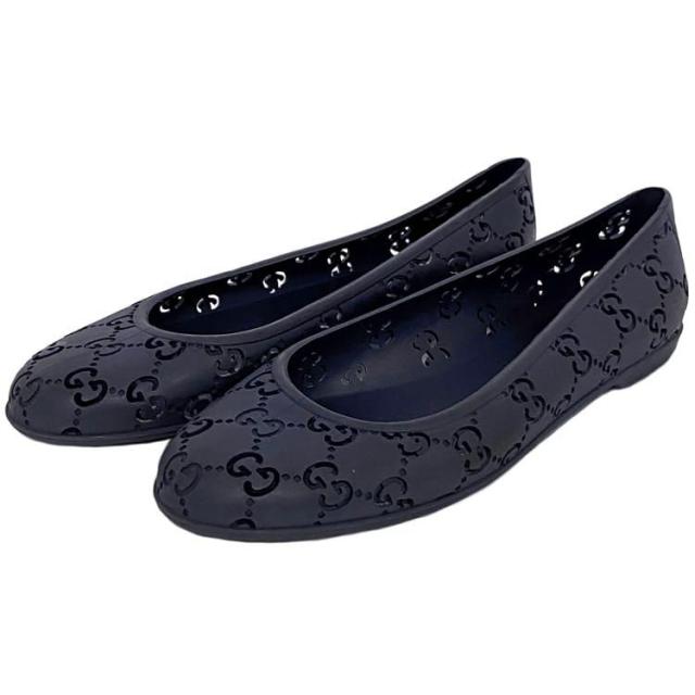 グッチ フラット シューズ ネイビー シマ 美品 24.0cm ラバー 中古 GUCCI アパレル 靴 GG カット レディース 女性 人気 軽い カジュアル サマーシューズ 通気性 紺 お洒落 高級感 ロゴ 上品 普段使い ブランドシューズ くつ  ブランド 本物 鑑定済み