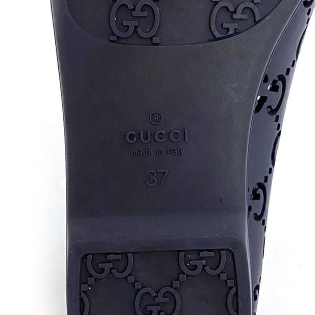 グッチ フラット シューズ ネイビー シマ 美品 24.0cm ラバー 中古 GUCCI アパレル 靴 GG カット レディース 女性 人気 軽い カジュアル サマーシューズ 通気性 紺 お洒落 高級感 ロゴ 上品 普段使い ブランドシューズ くつ  ブランド 本物 鑑定済み