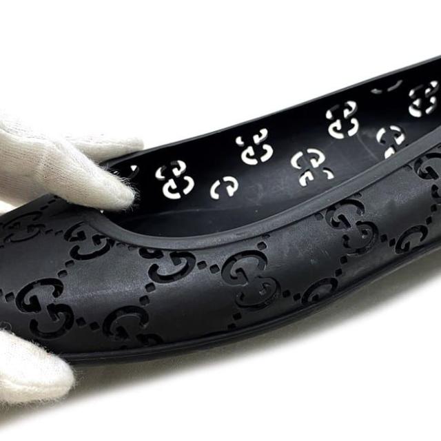 グッチ フラット シューズ ブラック シマ 美品 24.0cm ラバー 中古 GUCCI アパレル 靴 GG カット レディース 女性 人気 軽い カジュアル サマーシューズ 通気性 黒 お洒落 高級感 ロゴ 上品 普段使い ブランドシューズ くつ  ブランド 本物 鑑定済み
