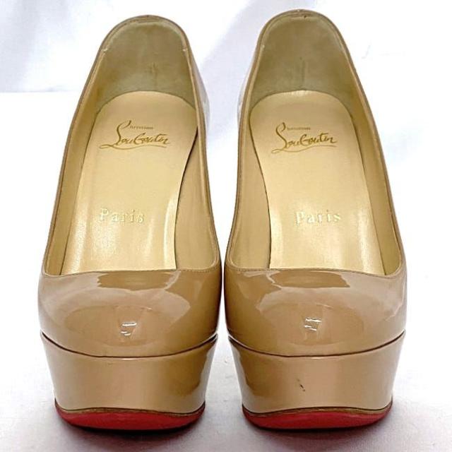 クリスチャン ルブタン パンプス ec-20989 ベージュ 美品 21.5cm パテント レザー 中古 Christian Louboutinn レディース ピンヒール 靴 アパレル 革 女性 シンプル お洒落 通勤 通学 ヒール 11.5cm 美脚 脚長 無地 エレガント 高級感 ブランド 本物 鑑定済み