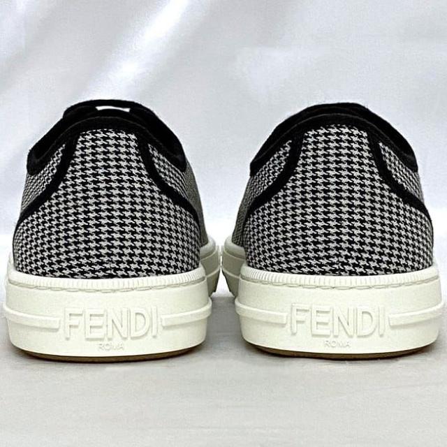 フェンディ スニーカー ec-21385 ホワイト ブラック 千鳥柄 7E1553 未使用 新品 28.0cm キャンバス ラバー Sランク FENDI アパレル 靴 シューズ メンズ 紐 FF ロゴ ローカット 白 黒 人気 定番 お洒落 シンプル 箱付き 高級感 ブランド 本物 鑑定済み