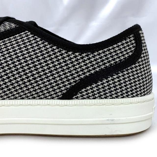 フェンディ スニーカー ec-21385 ホワイト ブラック 千鳥柄 7E1553 未使用 新品 28.0cm キャンバス ラバー Sランク FENDI アパレル 靴 シューズ メンズ 紐 FF ロゴ ローカット 白 黒 人気 定番 お洒落 シンプル 箱付き 高級感 ブランド 本物 鑑定済み