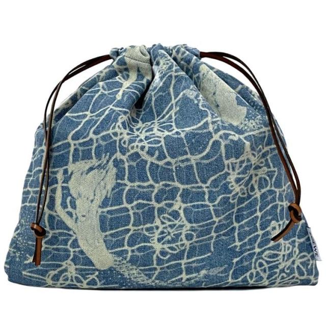 ロエベ 巾着 ポーチ ドローストリング ec-21556 ライトブルー パウラズ イビザ 美品 バッグ デニムキャンバス 中古 702217 LOEWE アナグラム 巾着バッグ マーメイド 海 水面 人魚 人気 定番 シンプル 上品 お洒落 ユニセックス 青 ブランド 本物 鑑定済み