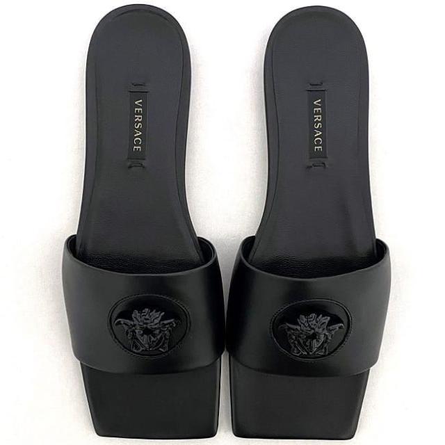 ヴェルサーチ サンダル ec-21848 ブラック メデューサ DST619C DVT2P 未使用 美品 23.5cm レザー Sランク VERSACE アパレル 黒 ロゴ フラット ミュール レディース メンズ スクエア 靴 ぺたんこ シンプル シューズ 箱付き ブランド 本物 鑑定済み