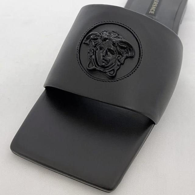 ヴェルサーチ サンダル ec-21848 ブラック メデューサ DST619C DVT2P 未使用 美品 23.5cm レザー Sランク VERSACE アパレル 黒 ロゴ フラット ミュール レディース メンズ スクエア 靴 ぺたんこ シンプル シューズ 箱付き ブランド 本物 鑑定済み