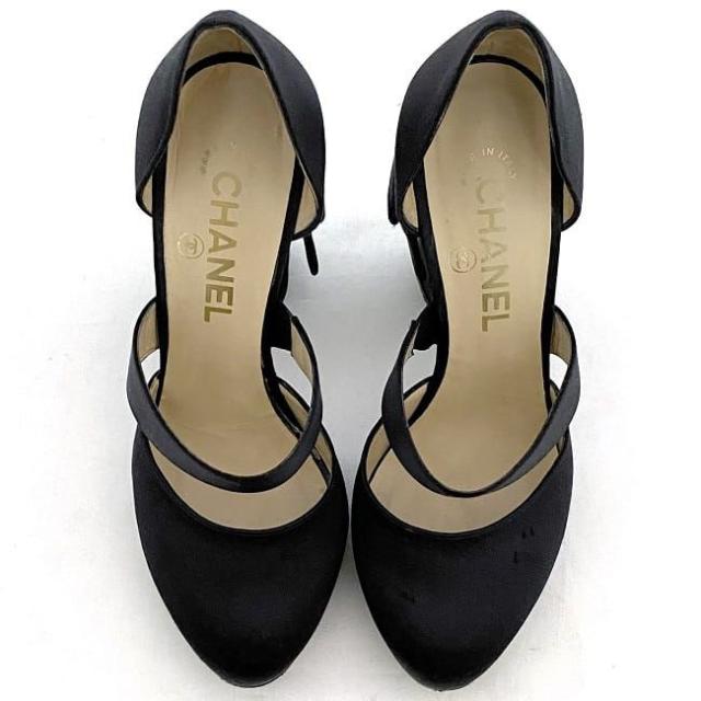 シャネル ヒール ec-22079 ブラック 美品 23.0cm サテン 中古 CHANEL ヴィンテージ リボン 靴 シューズ レディース ハイヒール 人気 定番 お洒落 シンプル 高級感 上品 エレガント 女性 レディース 黒 可愛い パーティー ワンポイント ブランド 本物 鑑定済み