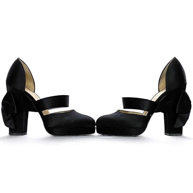 シャネル ヒール ec-22079 ブラック 美品 23.0cm サテン 中古 CHANEL ヴィンテージ リボン 靴 シューズ レディース ハイヒール 人気 定番 お洒落 シンプル 高級感 上品 エレガント 女性 レディース 黒 可愛い パーティー ワンポイント ブランド 本物 鑑定済み