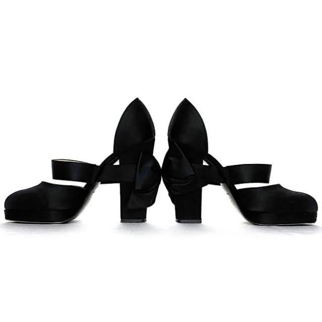 シャネル ヒール ec-22079 ブラック 美品 23.0cm サテン 中古 CHANEL ヴィンテージ リボン 靴 シューズ レディース ハイヒール 人気 定番 お洒落 シンプル 高級感 上品 エレガント 女性 レディース 黒 可愛い パーティー ワンポイント ブランド 本物 鑑定済み