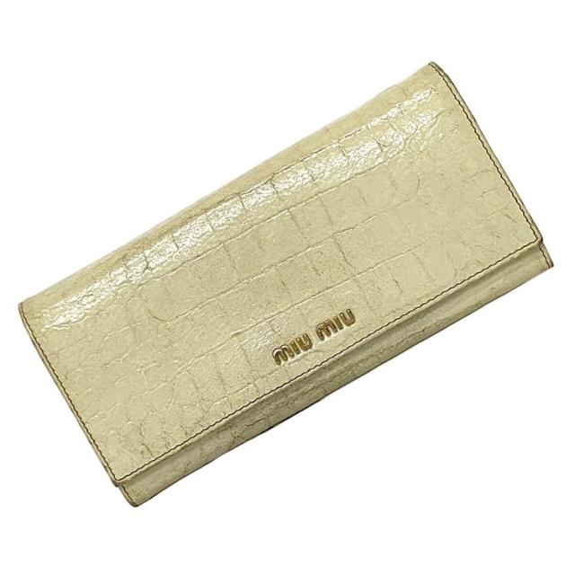 ミュウミュウ 二つ折り 長財布 ec-22281 クリーム ホワイト TALCO SM1109 財布 レザー 中古 407 miu miu クロコ風 ホック ロング ロゴ ヴィンテージ シンプル 定番 人気 女性 レディース 革 白 お洒落 小物 ワンポイント 高級感 上品 ブランド 本物 鑑定済みの通販は 6,474円