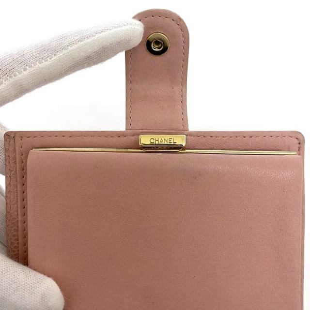 シャネル 二つ折り 財布 ec-22875 ピンク ココマーク A13497 美品 がまぐち キャビアスキン レザー 中古 8513669 CHANEL 8番台 ロゴ ヴィンテージ コンパクト ホック ガマグチ 定番 人気 ホック 折り財布 箱付き レディース がま口 ブランド 本物 鑑定済み 折りたたみ財布