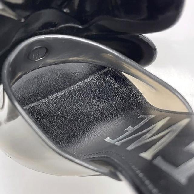 ロエベ ミュール ペタル フラワーサンダル ec-23190 ブラック クリア 美品 22.0cm エナメル レザー 中古 LOEWE アパレル 花 モチーフ クリアサンダル ヒール ピンヒール シューズ 黒 レディース ヒールサンダル 履物 箱付き ブランド 本物 鑑定済み