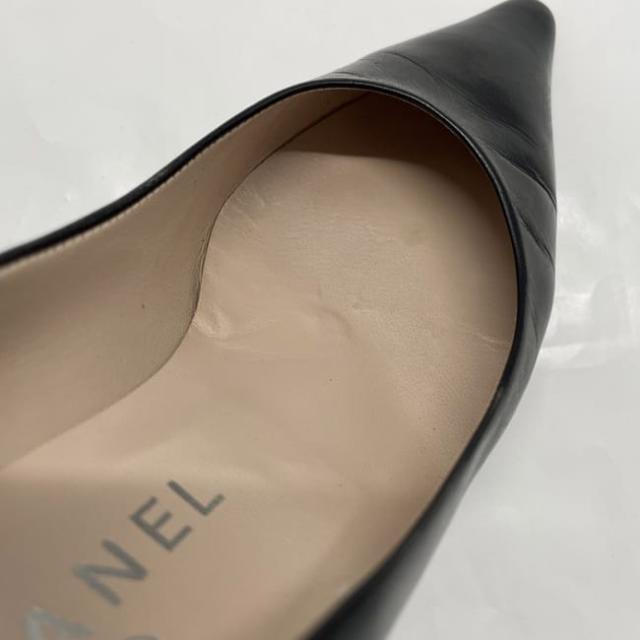シャネル パンプス ec-23191 ブラック ココマーク 美品 24.0cm レザー 中古 CHANEL シューズ 靴 ワンポイント ロゴ アパレル ヴィンテージ シンプル 定番 人気 箱付き 箱 黒色 黒 革 お洒落 レディース シューズ 通勤 ビジネス 高級感 ブランド 本物 鑑定済み