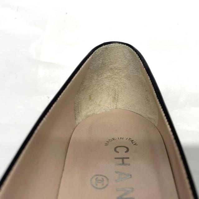 シャネル パンプス ec-23191 ブラック ココマーク 美品 24.0cm レザー 中古 CHANEL シューズ 靴 ワンポイント ロゴ アパレル ヴィンテージ シンプル 定番 人気 箱付き 箱 黒色 黒 革 お洒落 レディース シューズ 通勤 ビジネス 高級感 ブランド 本物 鑑定済み