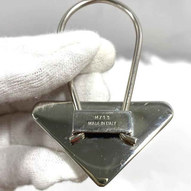 プラダ キーリング ec-23436 シルバー グレー M713 美品 メタル 中古