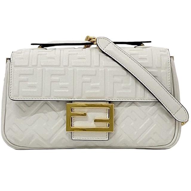 フェンディ ショルダーバッグ バゲット チェーン ミディ f-21733 ホワイト 8BR793 美品 FFモチーフ レザー 中古 AH9C 238 104 FENDI エンボス チェーンバッグ フラップ ラムレザー ナッパレザー 白 人気 定番 上品 お洒落 シンプル ブランド 本物 鑑定済み