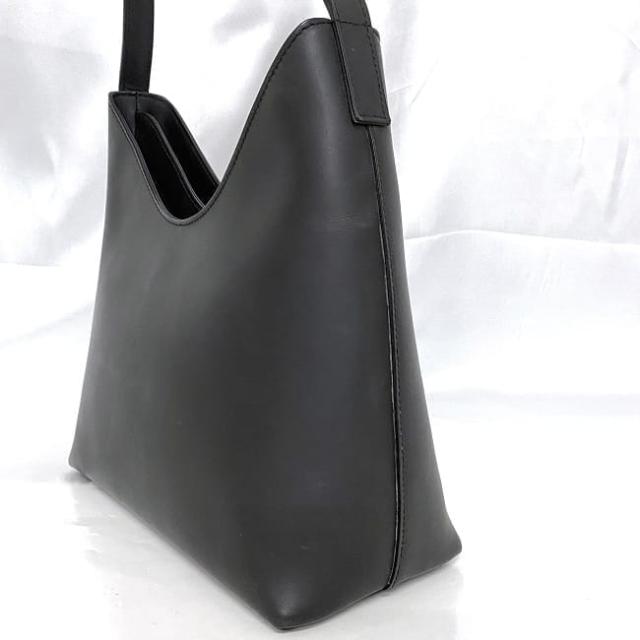 グッチ セミショルダー バッグ f-22448 ブラック 001 377 8 美品 レザー メタル 中古 002046 GUCCI ヴィンテージ シンプル 肩掛け ワンショルダー 黒 自立 メタルハンドル ロゴ 定番 人気 レディース メンズ ビジネス フォーマル 普段使い ブランド 本物 鑑定済 グッチ セミショルダー バッグ f-22448 ブラック 001 377 8 美品