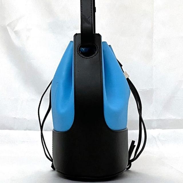 ロエベ ショルダーバッグ f-22495 ライトブルー ブラック バルーン 326.76AC31 巾着 美品 レザー 中古 522003 LOEWE 肩掛け 青 黒 クロスボディ アナグラム バイカラー 巾着バッグ レディース メンズ バイカラー 巾着ショルダー ダイス ブランド 本物 鑑定済み