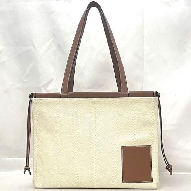 ロエベ トートバッグ クッション トート f-22698 ホワイト ブラウン アナグラム 330.02AA93 美品 キャンバス レザー 中古 701914 LOEWE 肩掛け 書類 シンプル ビジネス a4 軽い 白 ワンポイント ロゴ キャンバスバッグ 女性 男性 ブランド 本物 鑑定済み