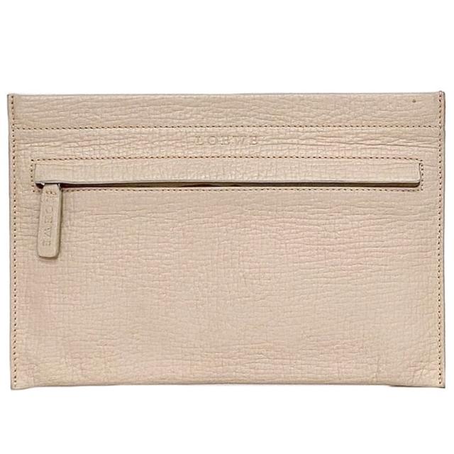 ロエベ ポーチ ec-23544 ピンクベージュ 美品 レザー 中古 LOEWE ヴィンテージ ロゴ 刻印 レア 定番 人気 女性 レディース シンプル お洒落 コンパクト 薄い 薄型 革 小物 ケース 小さい エレガント 淡い ワンポイント ポケット付 上品 ブランド 本物 鑑定済み