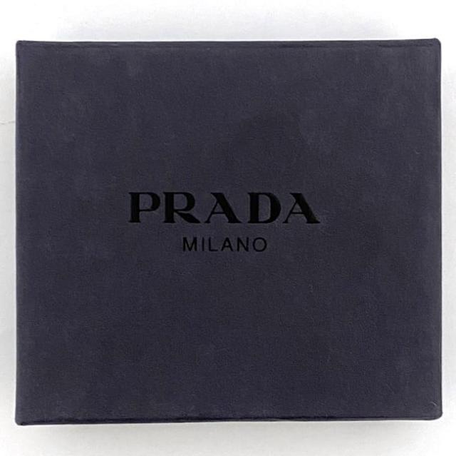 プラダ キーリング ec-23668 ブラック シルバー 美品 メタル 中古 M715 PRADA 鍵 ホルダー ロゴ プレート 定番 人気 お洒落 エレガント 黒色 黒 小物 箱付き 箱 レディース メンズ お洒落 シンプル チャーム バッグチャーム 高級感 上品 ブランド 本物 鑑定済み プラダ キーリング ec-23668 ブラック シルバー 美品 メタル 中古 M715