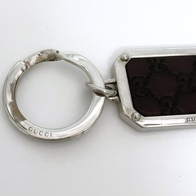 グッチ キーホルダー ec-23686 ブラウン シルバー シマライン 美品 レザー メタル 中古 GUCCI GG チャーム キーリング 定番 人気 レディース メンズ 小物 お洒落 エレガント 革 シンプル 茶色 小さい バッグチャーム 箱付き 箱 高級感 ブランド 本物 鑑定済み グッチ キーホルダー ec-23686 ブラウン シルバー シマライン 美品