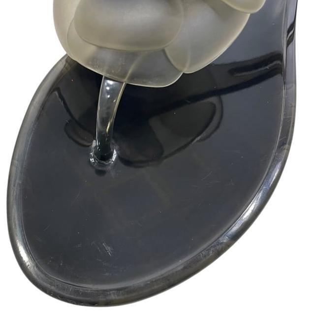 シャネル サンダル ec-23958 ブラック カメリア G26012X01618 美品 23.5cm ラバー 中古 CHANEL 37 レディース ココマーク 履物 ロゴ 金具 人気 定番 お洒落 シンプル 高級感 エレガント 黒 クリア 女性 靴 モチーフ 花 カジュアル ブランド 本物 鑑定済み