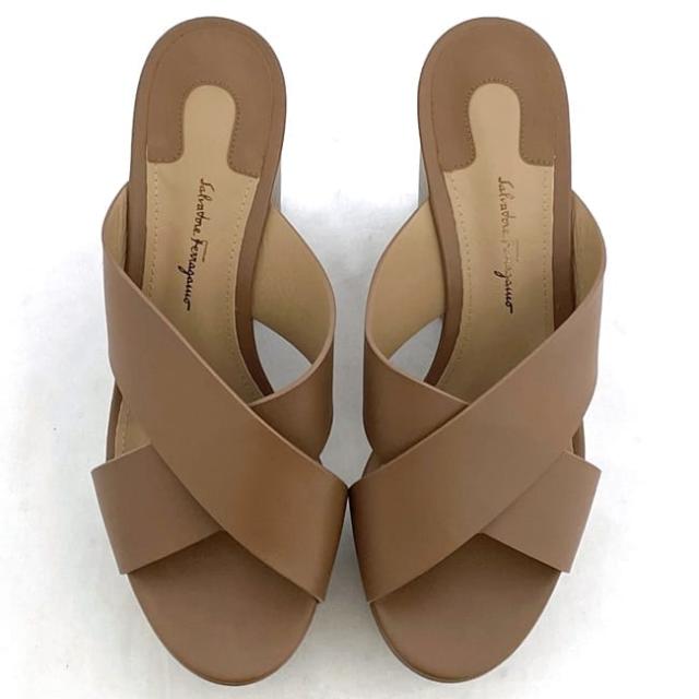 サルヴァトーレ フェラガモ サンダル ec-24003 ブラウン ゴールド 未使用 25.0cm レザー Sランク Salvatore Ferragamo ウェッジソール ヒールサンダル ヒール 定番 人気 箱付き 箱 お洒落 レディース プレゼント ギフト 贈り物 高級感 ブランド 本物 鑑定済み