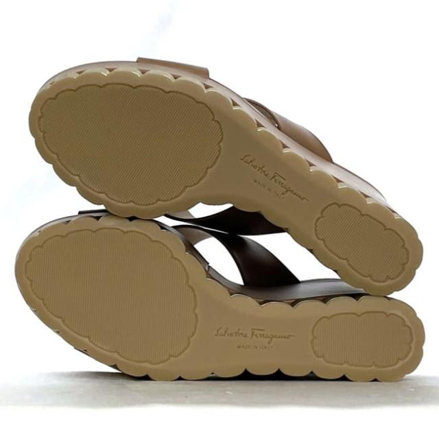 サルヴァトーレ フェラガモ サンダル ec-24003 ブラウン ゴールド 未使用 25.0cm レザー Sランク Salvatore Ferragamo ウェッジソール ヒールサンダル ヒール 定番 人気 箱付き 箱 お洒落 レディース プレゼント ギフト 贈り物 高級感 ブランド 本物 鑑定済み