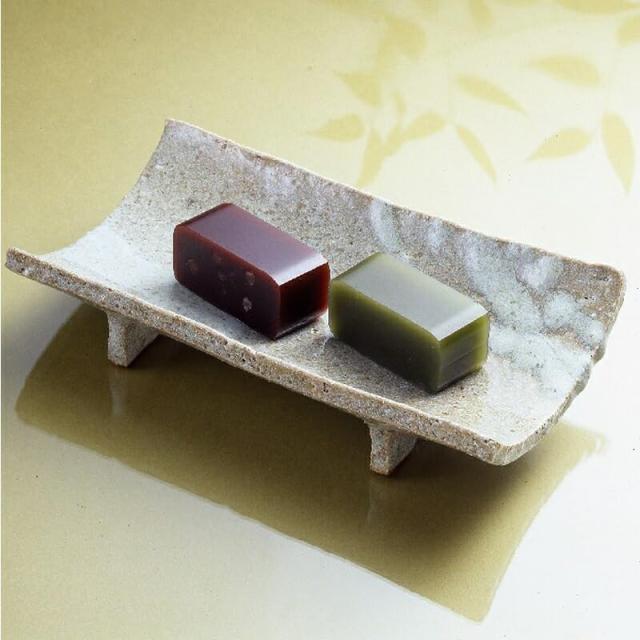 塩瀬総本家 中羊羹詰め合わせ ２本セット 桐箱入り