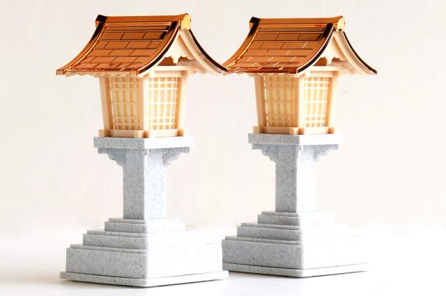 やまこう 神棚用 灯籠 ■ 希少な石目調 ■ ＬＥＤ仕様 ■ 灯篭 燈籠 燈篭 電池式 (5号 16cm)