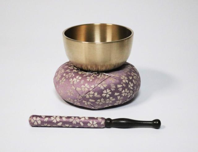 京仏壇いせむら 日和リンセット 国産おりんセット おリン・リン棒・布団 のセットです (２寸8分 薄紫)